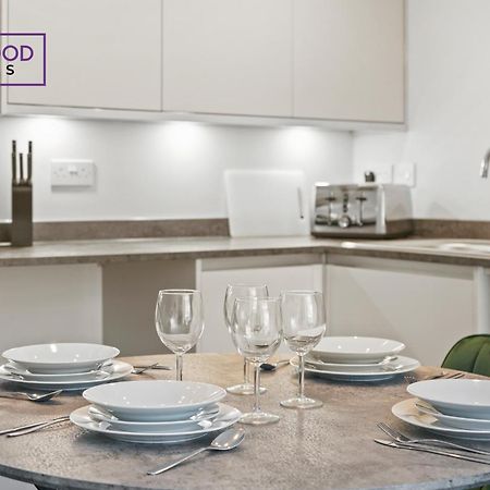 Quality 1 Bed 1 Bath Apartments For Contractors By Redwood Stays Farnborough  Bagian luar foto