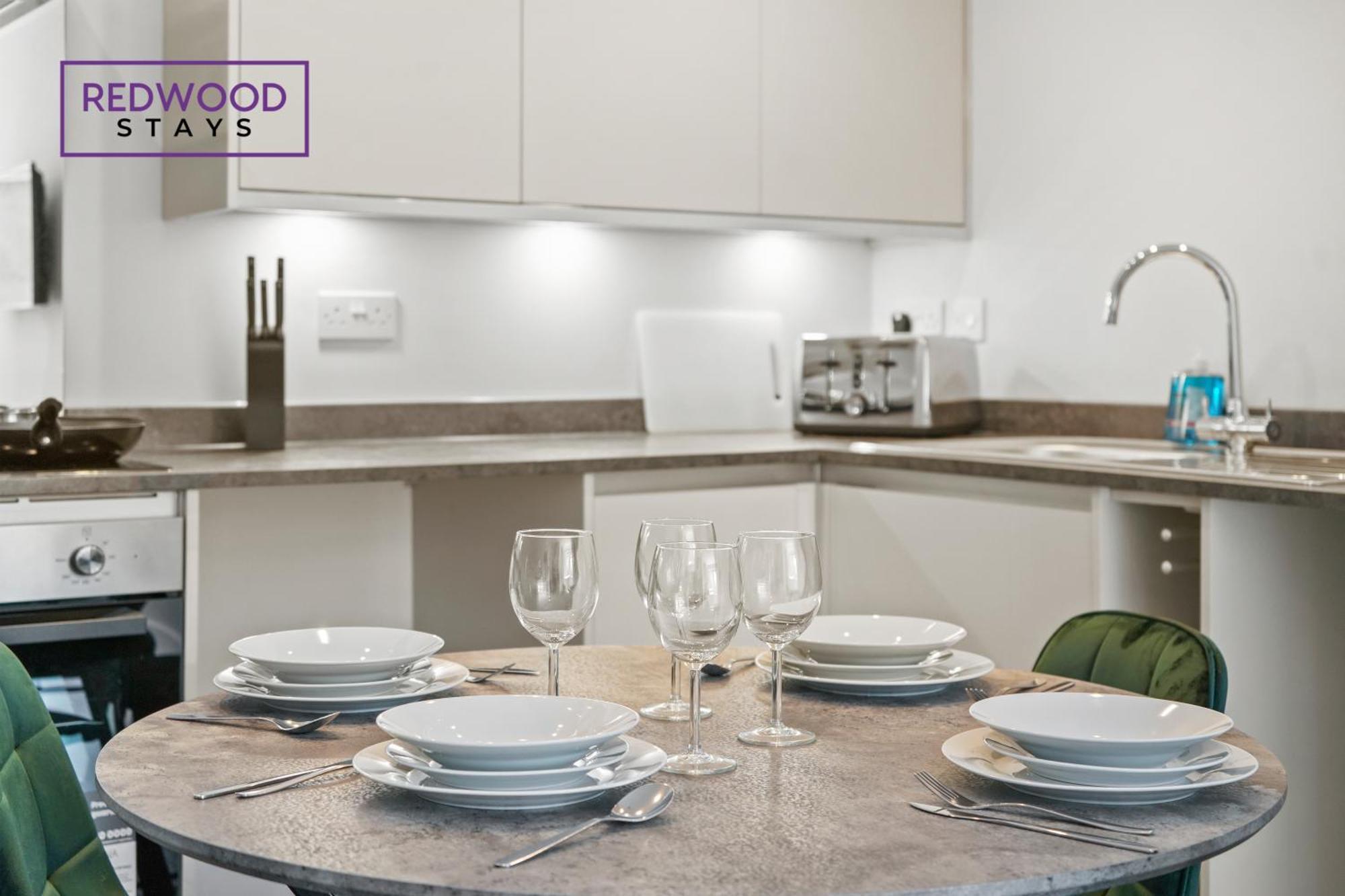 Quality 1 Bed 1 Bath Apartments For Contractors By Redwood Stays Farnborough  Bagian luar foto