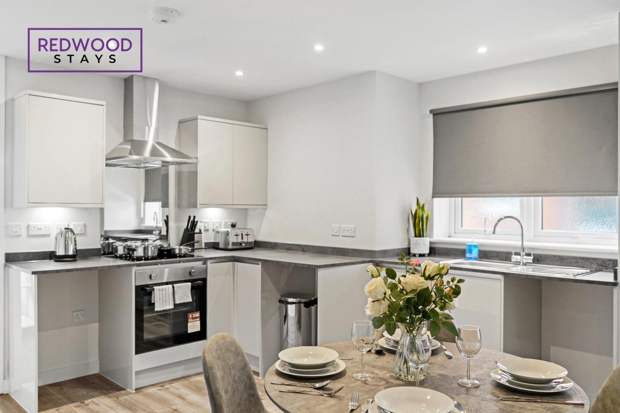 Quality 1 Bed 1 Bath Apartments For Contractors By Redwood Stays Farnborough  Bagian luar foto