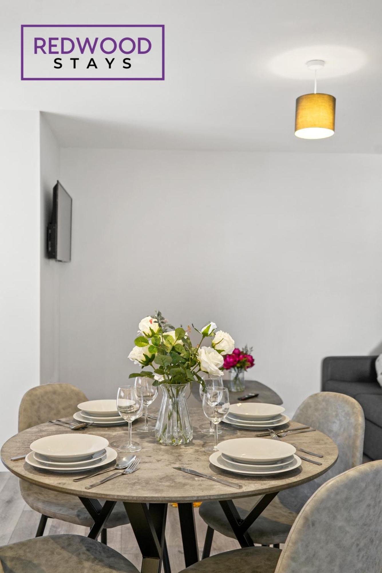 Quality 1 Bed 1 Bath Apartments For Contractors By Redwood Stays Farnborough  Bagian luar foto